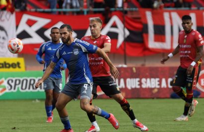 Emelec logró una ajustada victoria por 1-0 frente al Deportivo Cuenca en el estadio Alejandro Serrano Aguilar.