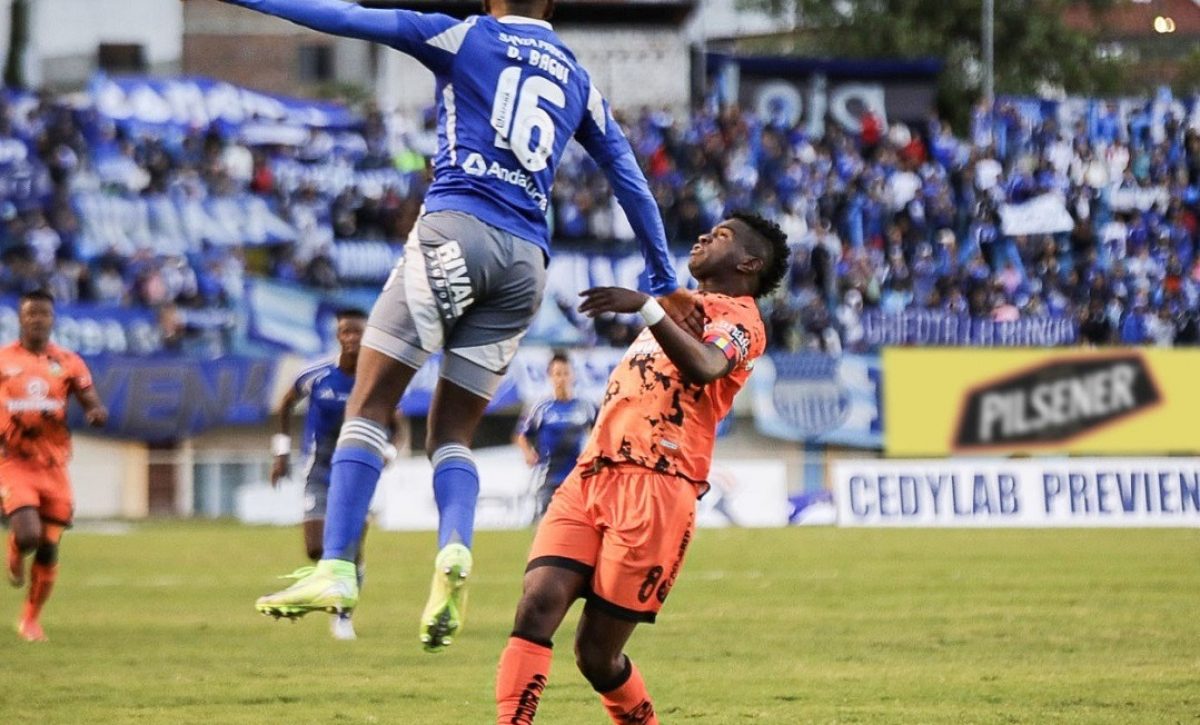 Emelec logró una victoria de último minuto ante Libertad FC en el estadio Reina del Cisne, en Loja