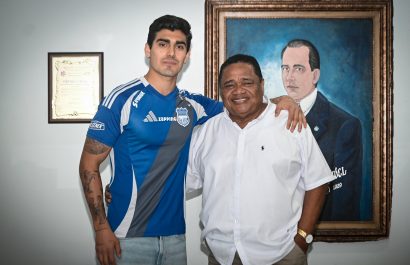 Emelec presenta al peruano Alfonso Barco como refuerzo para la LigaPro 2025