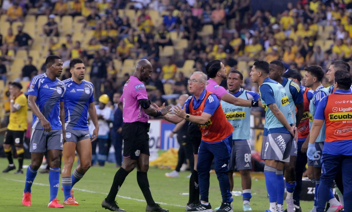 Emelec solicita audios y videos del VAR tras derrota en el Clásico del Astillero
