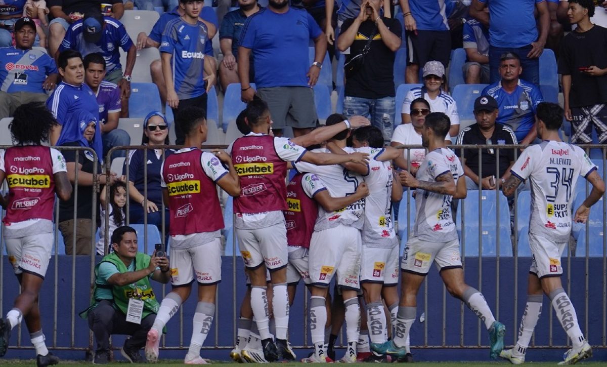 Emelec y Delfín SC protagonizaron un empate 2-2 en un emocionante encuentro disputado en el estadio George Capwell, en Guayaquil.