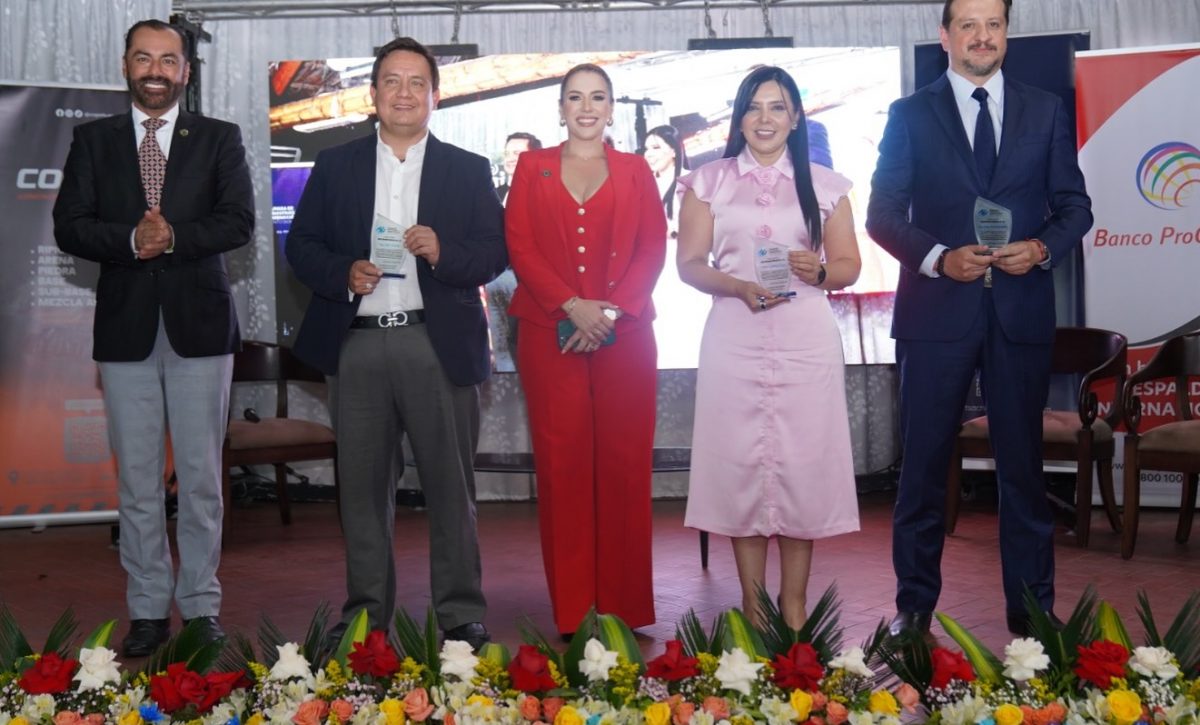Empresarios exponen sus propuestas durante el Tsáchila Economic Forum 2025, un espacio clave para impulsar el desarrollo regional.