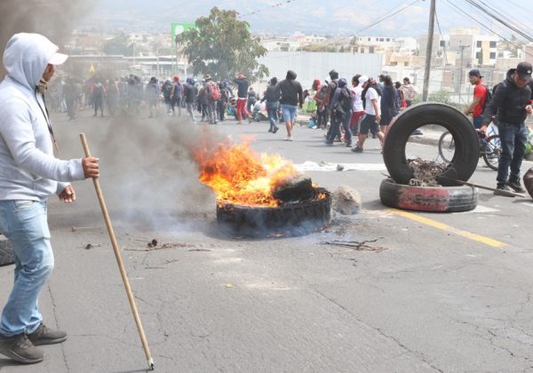 En Ecuador se desarrolla una paralización nacional rechazando la eliminación del subsidio al Diesel. FOTO: API