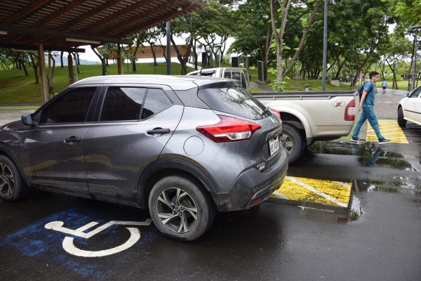 En Portoviejo, iniciativa del CCPD-P busca proteger espacios de parqueo para grupos vulnerables