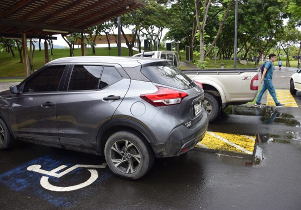 En Portoviejo, iniciativa del CCPD-P busca proteger espacios de parqueo para grupos vulnerables