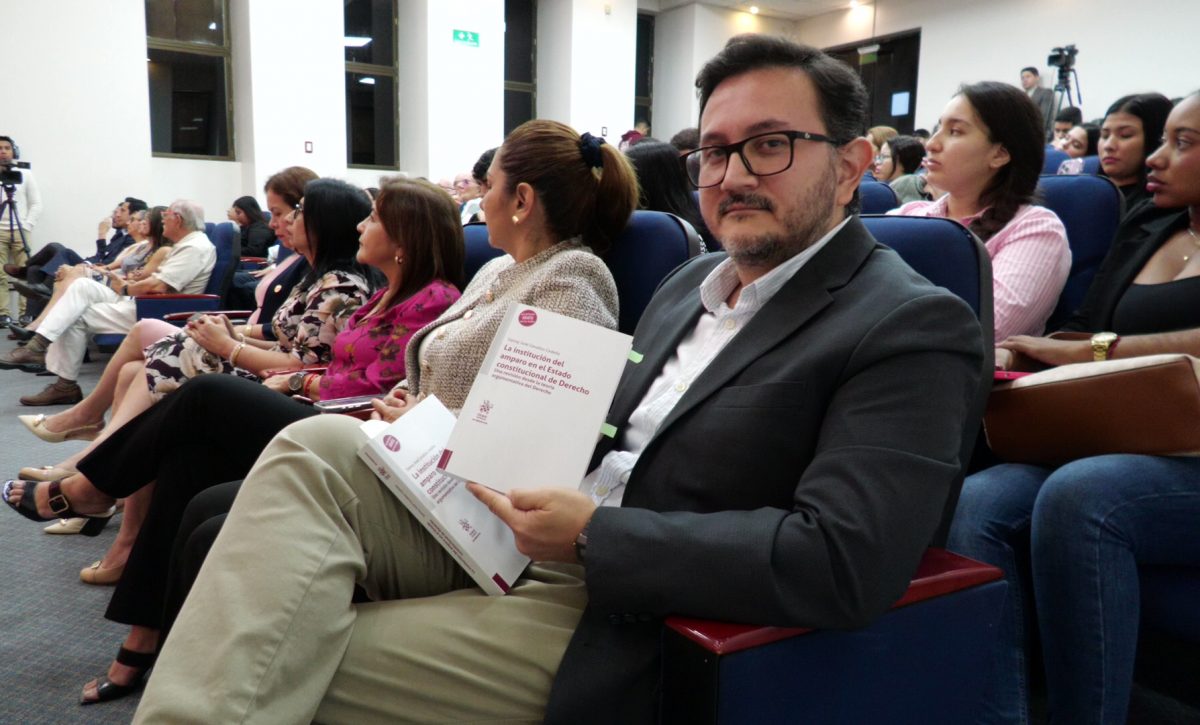 En Portoviejo realizan lanzamiento de libro sobre el Amparo en el Estado Constitucional