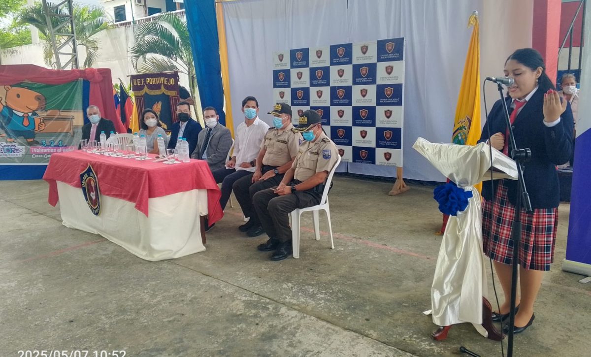 En Portoviejo se inauguró el periodo escolar 2025-2026 bajo alerta epidemiológica