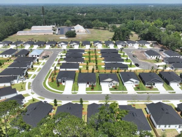 En ciudades como Jacksonville, al norte de la Florida, el mercado de vivienda aún ofrece precios relativamente bajos en comparación con Nueva York o Miami.