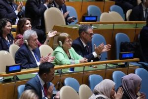 En el centro, la expresidenta chilena Michele Bachelet, quien buscará la Secretaría General de la ONU. FOTO: Europa Press