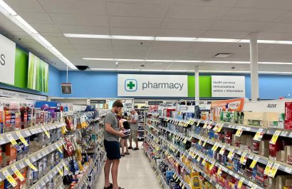 En la farmacia puedes encontrar desde remedios para el resfriado y jarabes, hasta artículos de aseo personal.