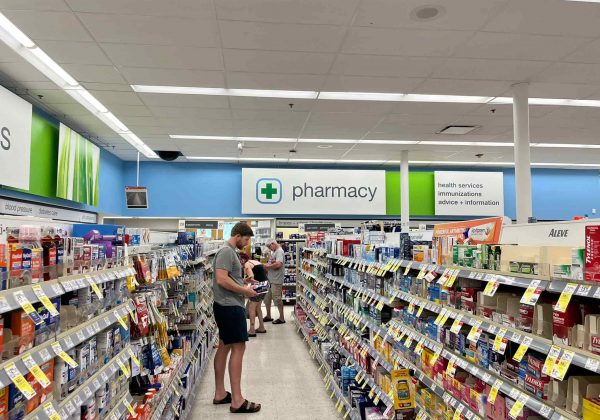En la farmacia puedes encontrar desde remedios para el resfriado y jarabes, hasta artículos de aseo personal.