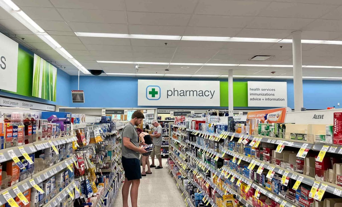 En la farmacia puedes encontrar desde remedios para el resfriado y jarabes, hasta artículos de aseo personal.