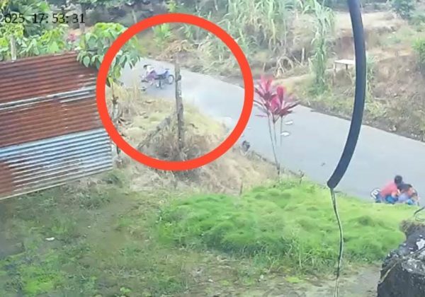 En la imagen se observa la velocidad con la que conducía uno de los motociclistas que resultó herido.