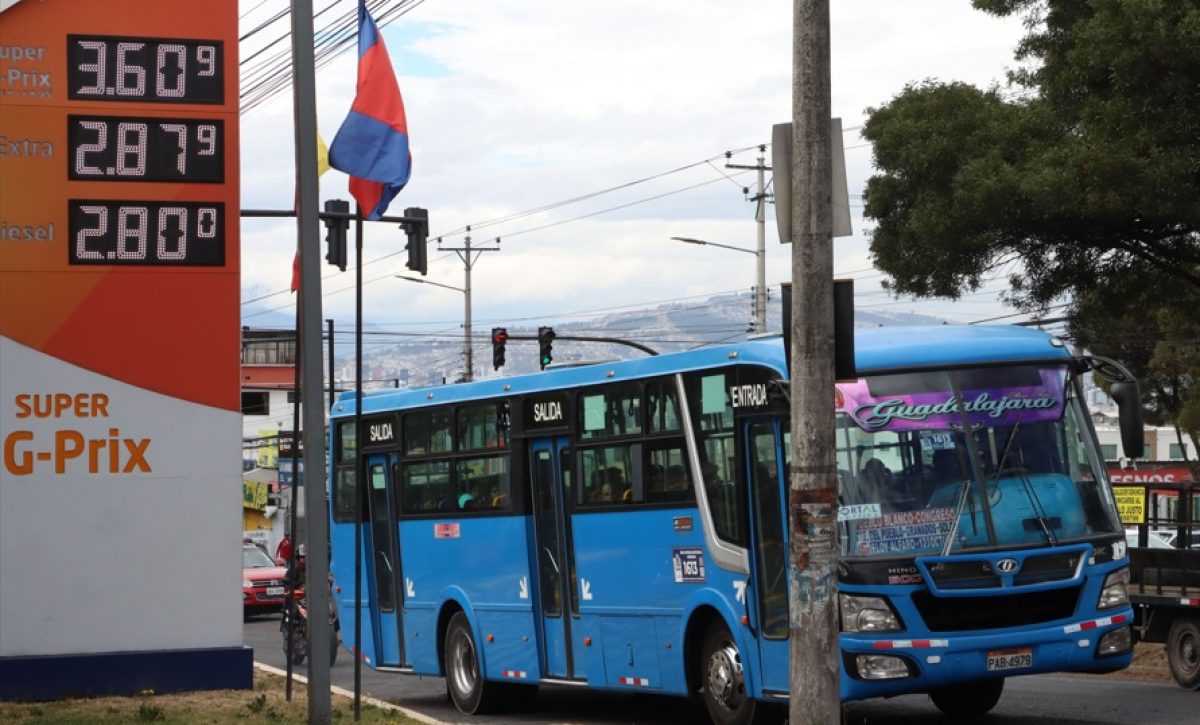 En las distribuidoras de combustible de Ecuador ya se anuncia el nuevo precio del Diesel. FOTO: API