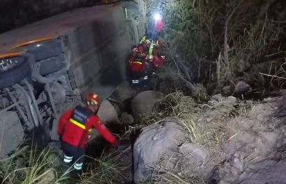 En menos de 48 horas, tres accidentes de tránsito involucrando a cuatro buses de pasajeros en Ecuador dejaron más de 20 heridos.