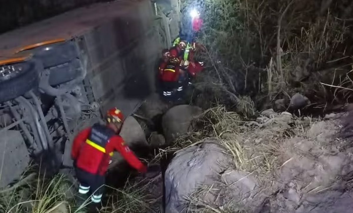 En menos de 48 horas, tres accidentes de tránsito involucrando a cuatro buses de pasajeros en Ecuador dejaron más de 20 heridos.