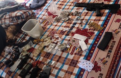 En un operativo conjunto, en la parroquia Cojimíes, de Pedernales se decomisaron armas, droga, combustible y un fusil.
