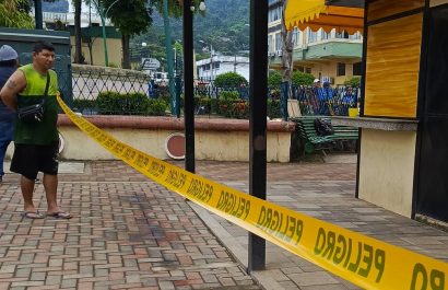 En una mochila abandonada en una banca del parque central del cantón Santa Ana, provincia de Manabí, se encontró una cabeza humana.