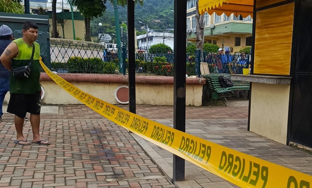 En una mochila abandonada en una banca del parque central del cantón Santa Ana, provincia de Manabí, se encontró una cabeza humana.