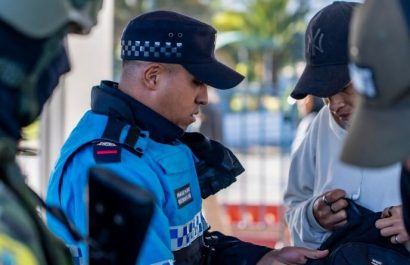 En una semana decomisaron armas, licor y drogas en operativos de transporte público en Quito