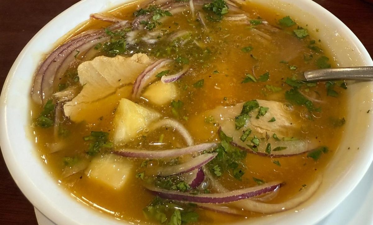 Encebollado ecuatoriano, el sabor que acerca a los migrantes al hogar