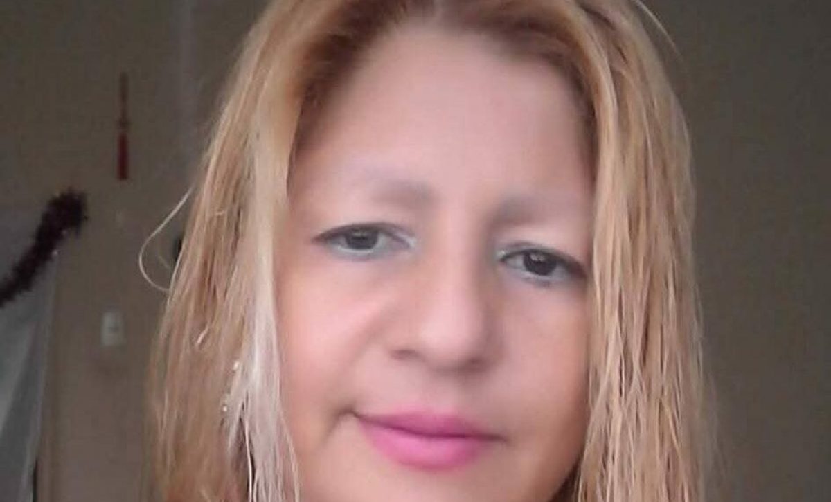 Encuentran sin vida a una mujer en su departamento