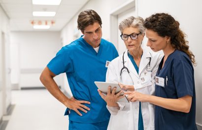 Enfermeras y doctoras son las "más infieles" según informe de Ashley Madison