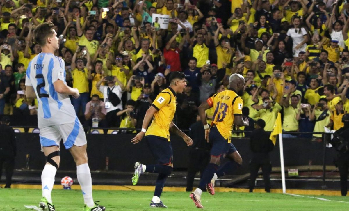 Enner Valencia anota en su partido 100 y Ecuador derrota a Argentina