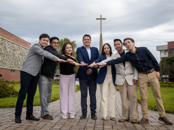Equipo universitario de Ecuador triunfa en reto global de innovación con propuesta de comunicación ambiental transparente