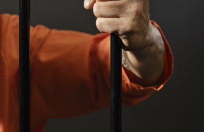 Escándalo en Sangolquí: jueza otorga libertad a docente acusado de abuso sexual