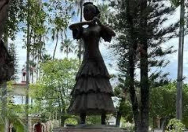 Escultura de Florinda Meza en Zacatecas desata debate y respuesta del artista