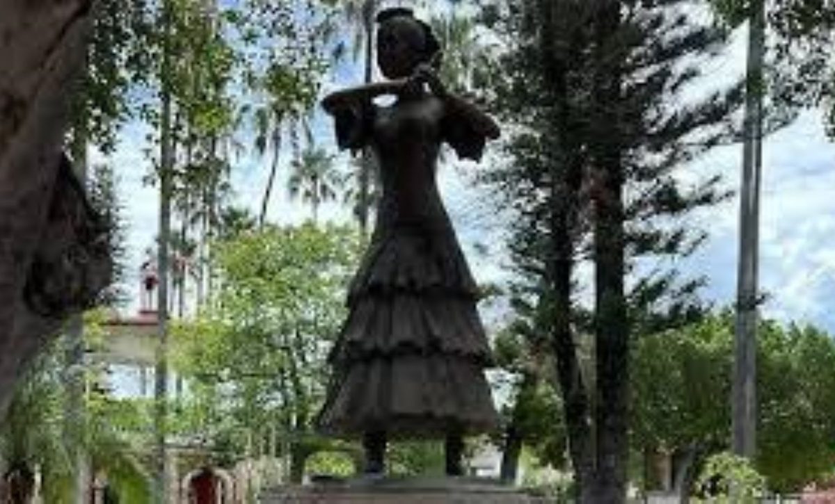 Escultura de Florinda Meza en Zacatecas desata debate y respuesta del artista