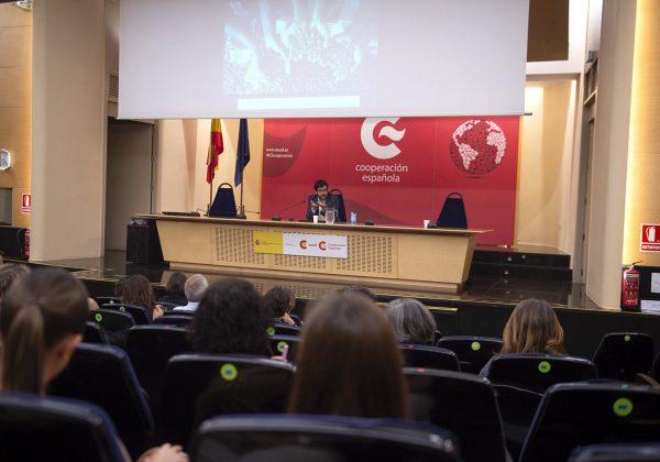 España destina $10 millones para apoyar pymes en Ecuador a través de Financoop