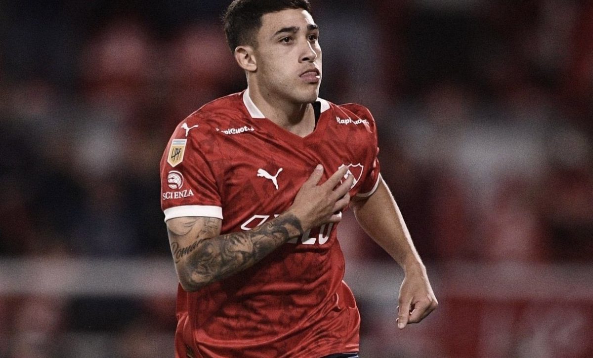 ¡Espectacular chilena! Montiel da victoria épica a Independiente