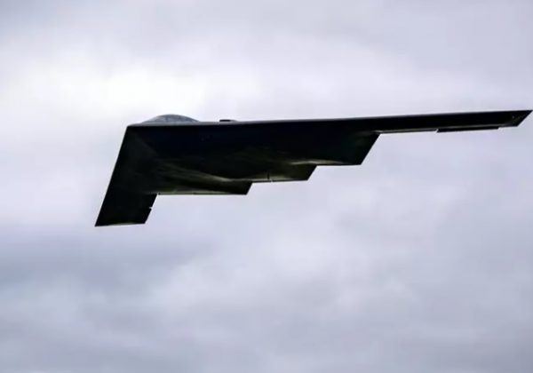 Estados Unidos posee la MOP GBU-57, una bomba antibúnker diseñada específicamente para destruir instalaciones nucleares subterráneas, como las de Irán.