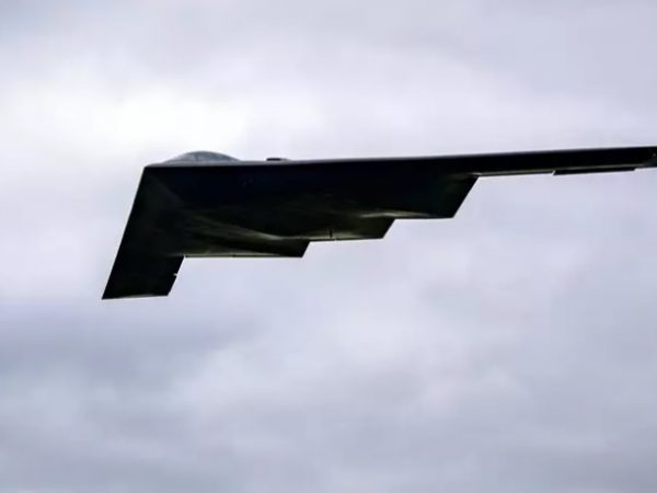 Estados Unidos posee la MOP GBU-57, una bomba antibúnker diseñada específicamente para destruir instalaciones nucleares subterráneas, como las de Irán.