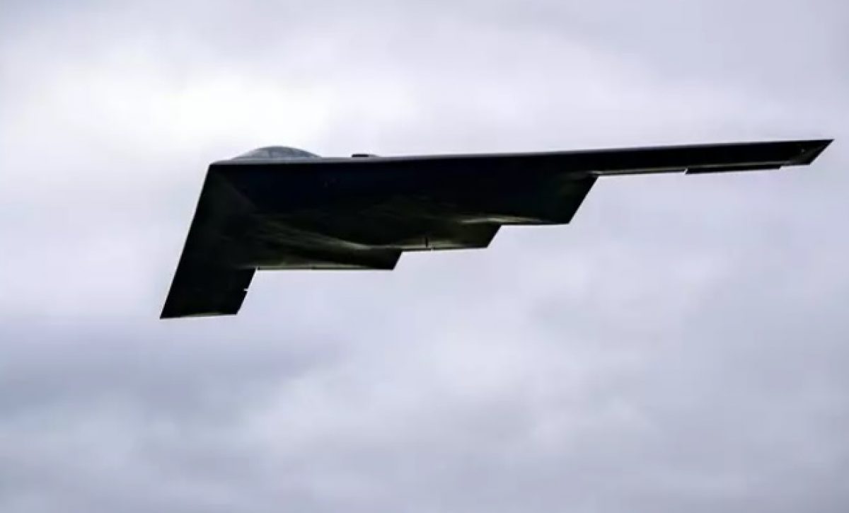 Estados Unidos posee la MOP GBU-57, una bomba antibúnker diseñada específicamente para destruir instalaciones nucleares subterráneas, como las de Irán.