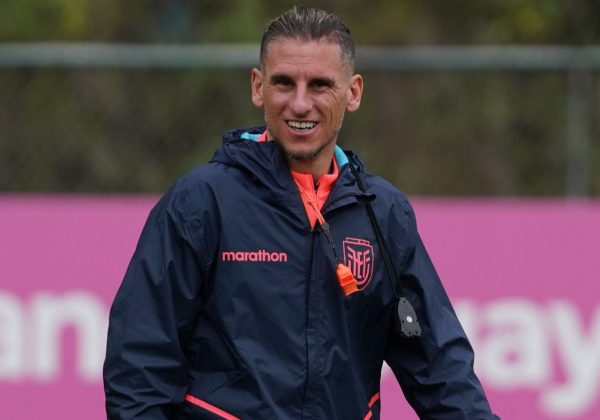 Estamos a 100 minutos de la clasificación, afirma Beccacece, DT de la selección ecuatoriana.