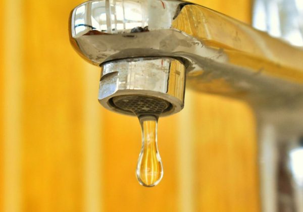 Estas son las principales prácticas de ahorro de agua y energía que muchas familias ecuatorianas aplican en sus hogares. (Pexels).
