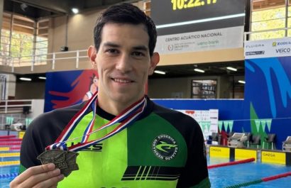 Esteban Enderica, con sus medallas del Open de Paraguay.