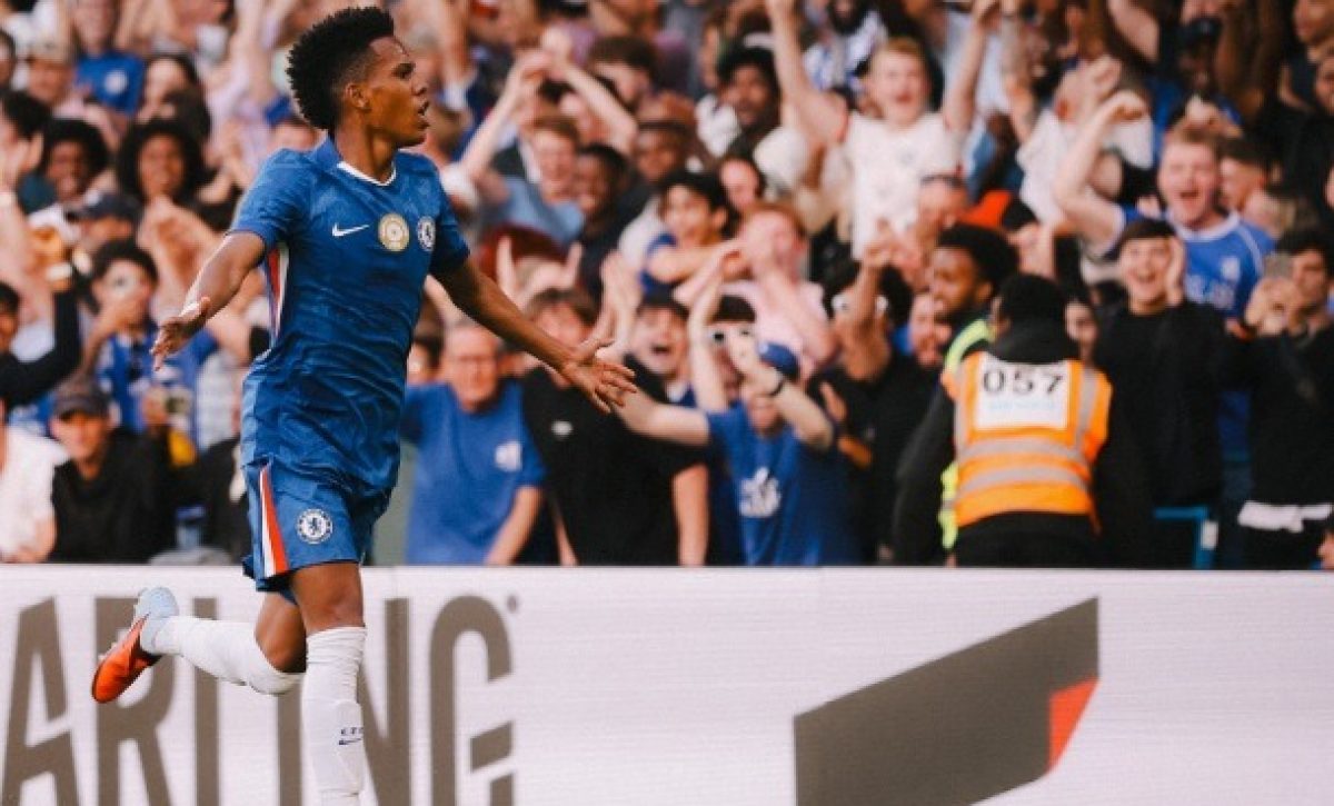 El joven brasileño Estevao marcó su primer gol con el Chelsea en su debut con los de Londres. FOTO: Chelsea
