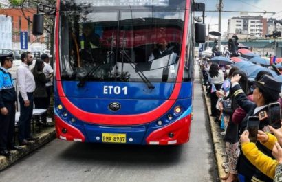 Esto dice el Municipio de Quito sobre la adquisición de 60 unidades de trolebuses eléctricos que busca incorporar al sistema de transporte urbano. Municipio de Quito.