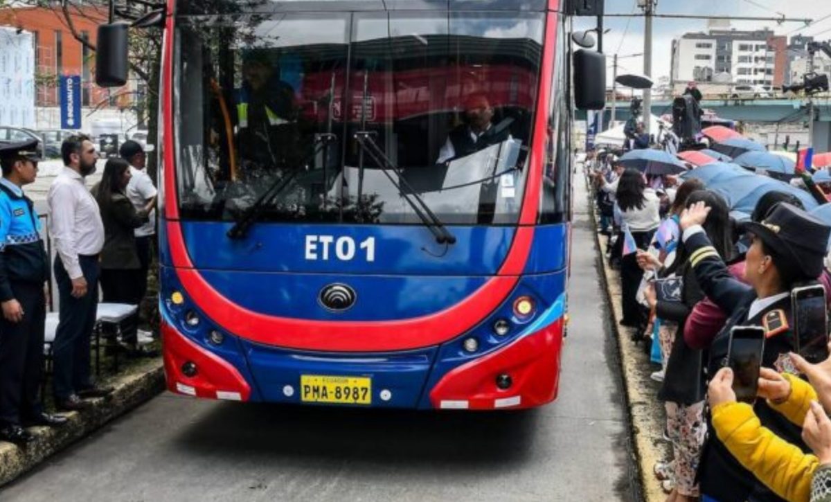 Esto dice el Municipio de Quito sobre la adquisición de 60 unidades de trolebuses eléctricos que busca incorporar al sistema de transporte urbano. Municipio de Quito.