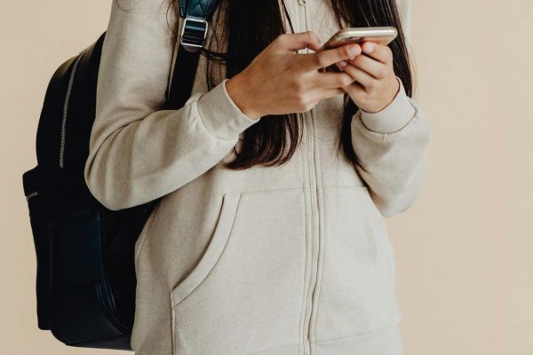 Estos problemas detectó el Ministerio de Educación durante un análisis del uso de celulares en centros educativos. (Pexels).