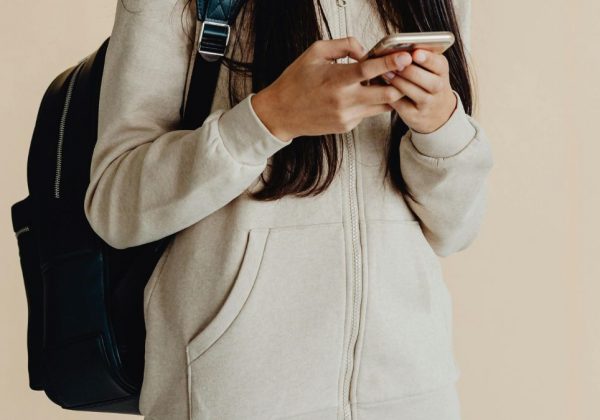 Estos problemas detectó el Ministerio de Educación durante un análisis del uso de celulares en centros educativos. (Pexels).