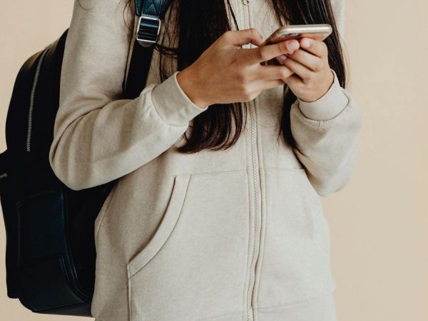 Estos problemas detectó el Ministerio de Educación durante un análisis del uso de celulares en centros educativos. (Pexels).