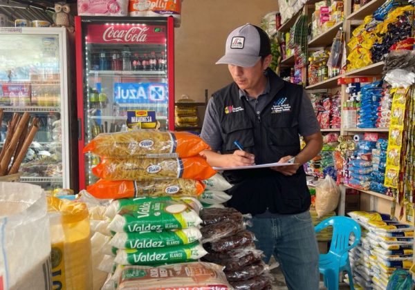 Estos son algunos de los 359 productos y servicios de la las canasta básica en Ecuador, según el INEC. (Arcsa).