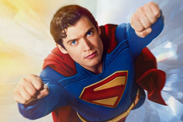 Estrenos cinematográficos imperdibles en Ecuador Jurassic World El Renacer, Superman y Los Pitufos llegan a la gran pantalla