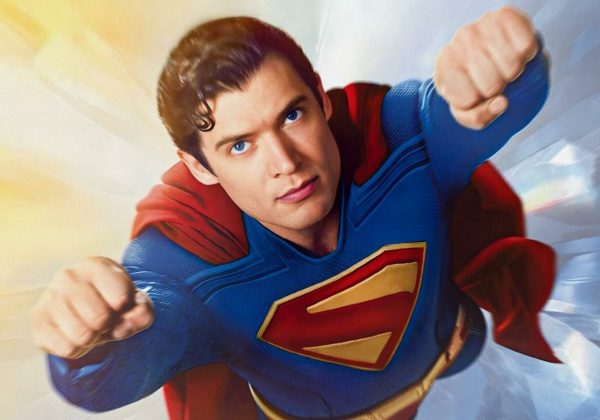 Estrenos cinematográficos imperdibles en Ecuador Jurassic World El Renacer, Superman y Los Pitufos llegan a la gran pantalla