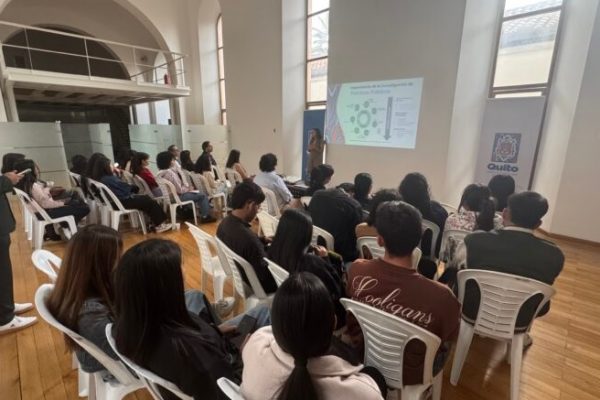 Estudiantes colombianos exploran el desarrollo urbano de Quito con el Instituto de la Ciudad